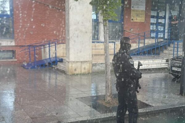 Bagaj suspect abandonat lângă unitatea de pompieri