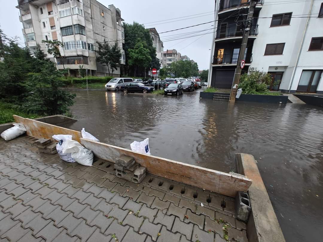 Strada Mureșului inundată