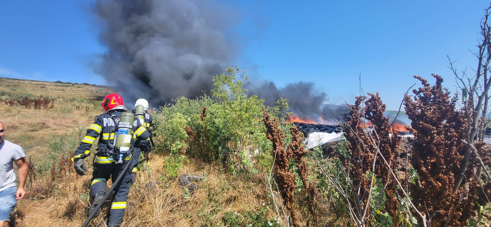 Incendiu violent la o casă din Câmpenești