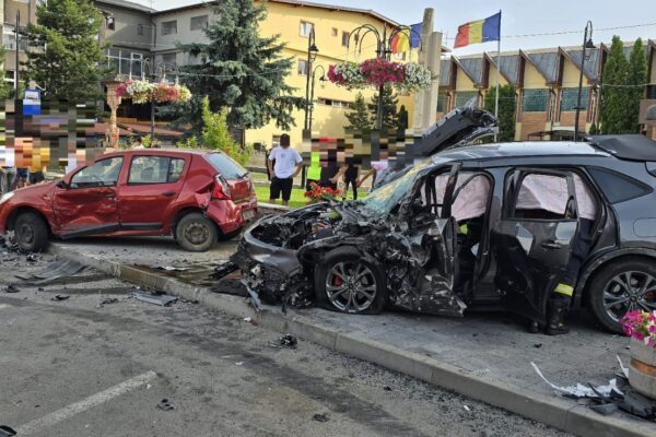 Accident grav în Gilău provocat de un taximetrist. Doi copii au ajuns la spital