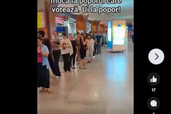 Clujenii au făcut coadă la cărți gratis în ziua votului