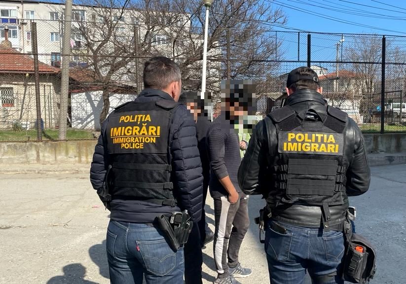 Străini expulzaţi din România de pe Aeroportul Cluj