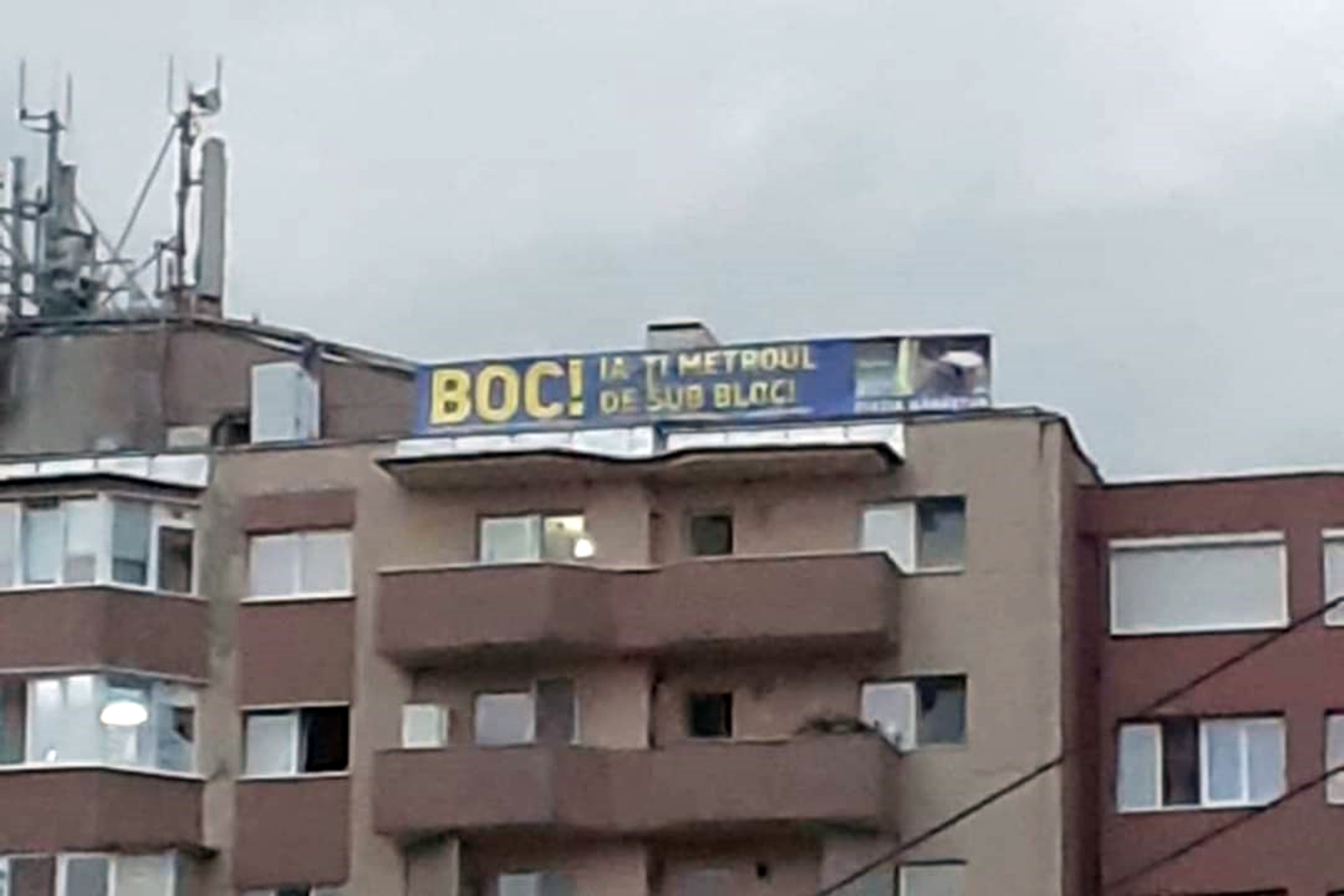 Mesaj pentru Boc: ”Ia-ți metroul de sub bloc”