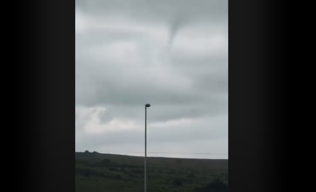 Tornadă surprinsă între Jucu și Răscruci