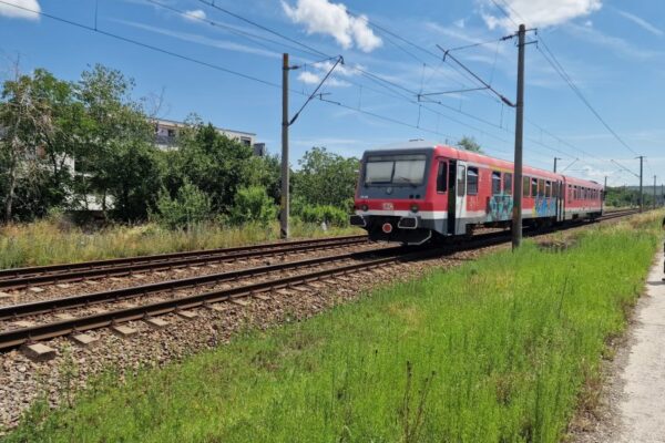 Un bărbat a fost lovit mortal de tren aproape de IRA