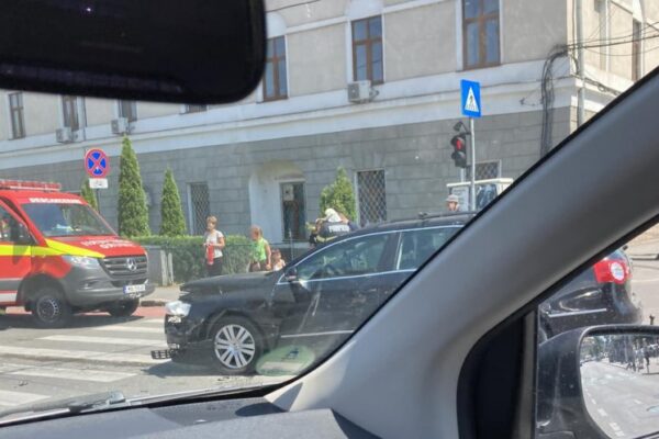 Accident în Piața Cipariu. A intervenit descarcerarea