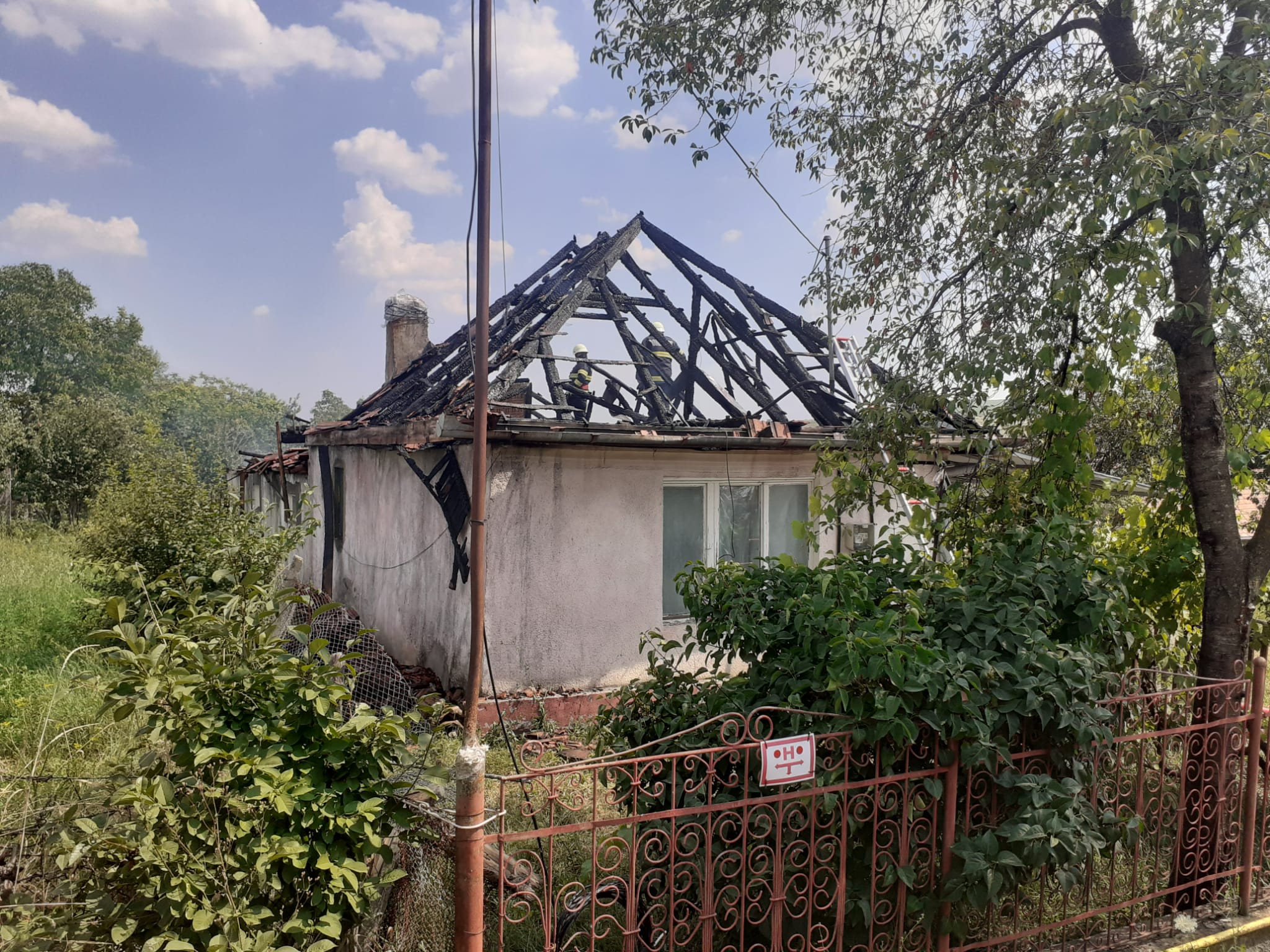 A luat foc o bucătărie de vară din Săndulești
