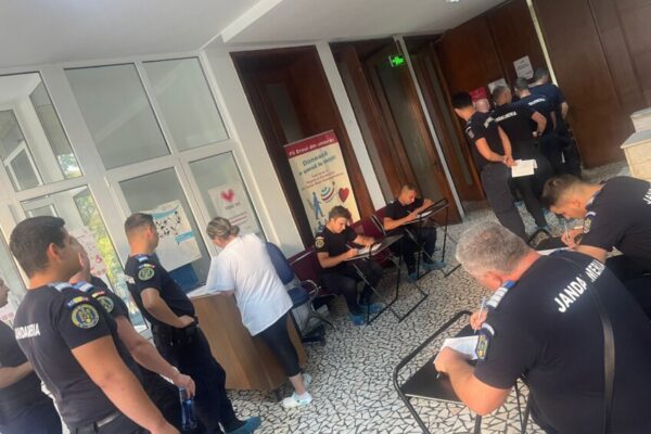 Jandarmii clujeni au donat marți sânge. Apel la donare