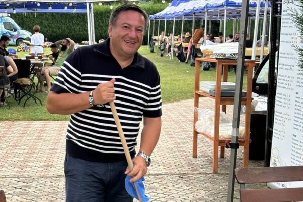 Povestea ”domnului Muntean”. Un localnic din Bonțida iubit de toți festivalieri de la Electric Castle