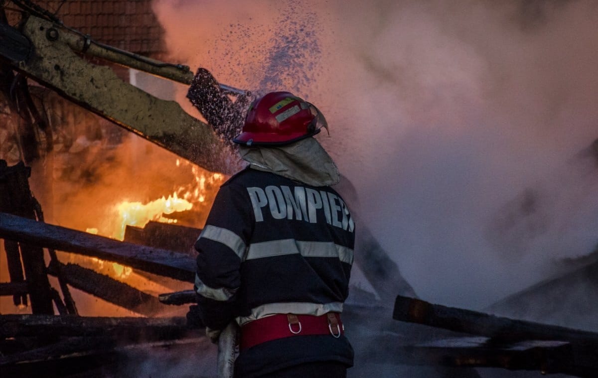 Au fost demarate cercetări în cazul incendiului din Liteni