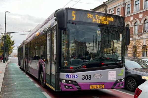 Stația de autobuz „Traian Vuia Nord” suspendată de astăzi