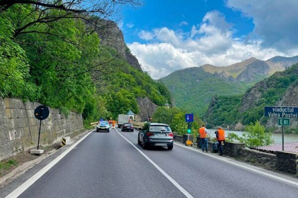 S-a închis circulația pe Valea Oltului. Au fost anunțate rutele ocolitoare