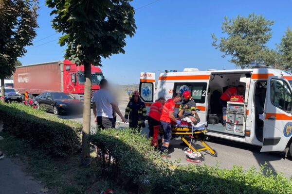 Accident între două mașini și o motocicletă pe Traian Vuia