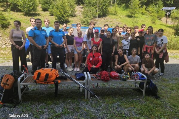 Jandarmii montani clujeni prezenți la tabăra Crucii Roșii de la Valea Ierii