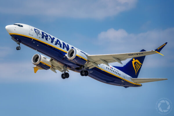 Ryanair vrea să interzică sticlele cu apă la bordul avioanelor sale