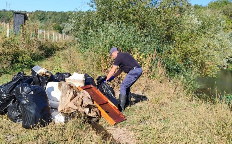 Acțiune de curățenie pe malul Someșului