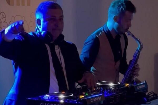 DJ Tișe a făcut din nou senzație la platane