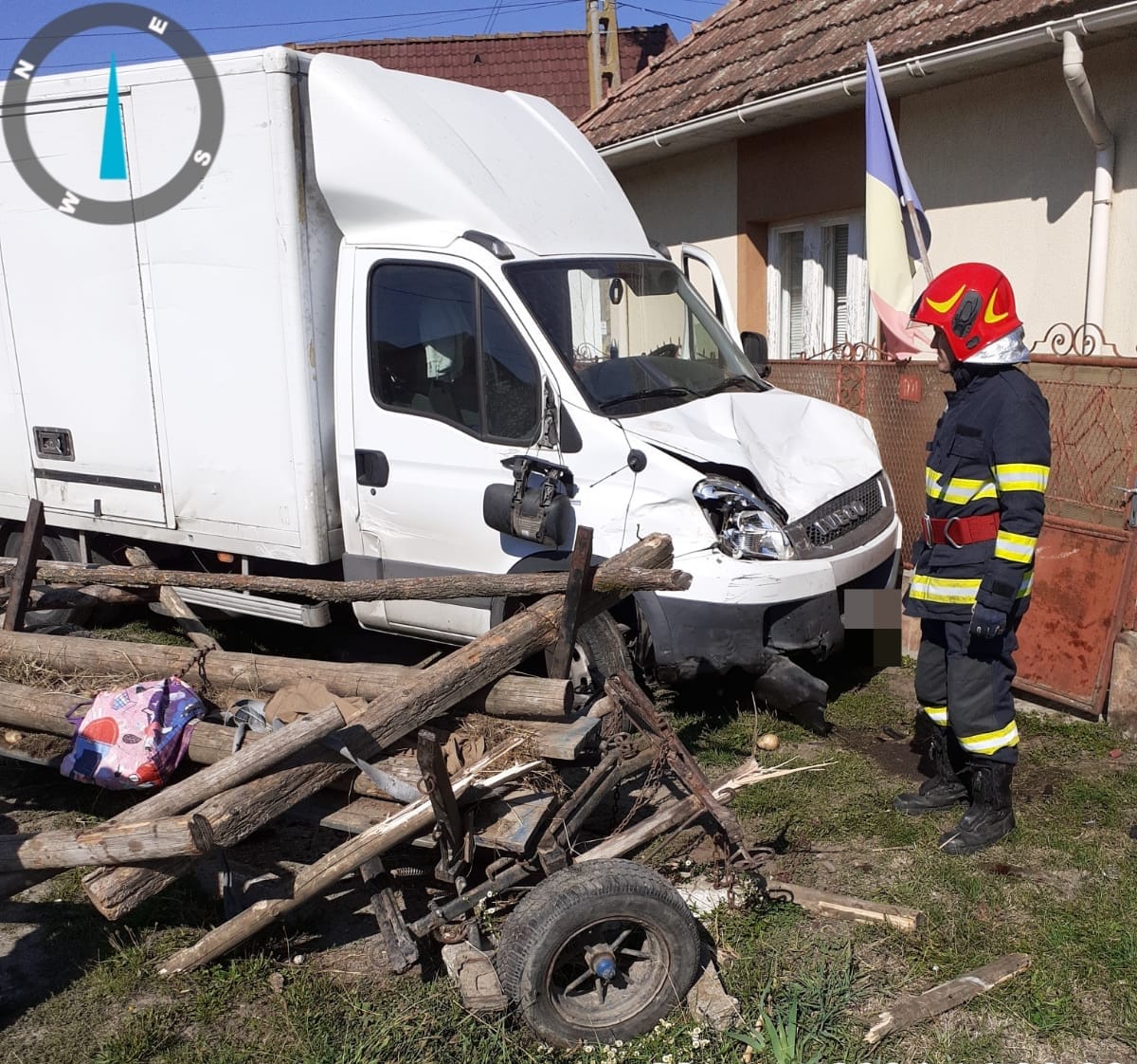 Căruță zdrobită de un autoturism la Dabâca