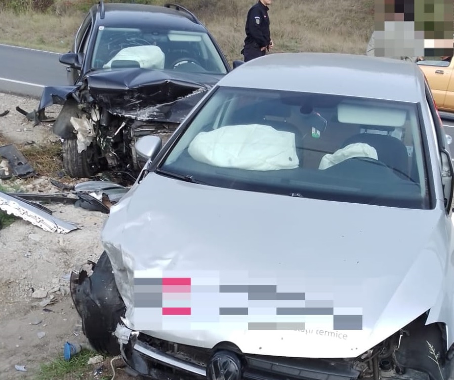 Două mașini implicate într-un accident la Suceagu