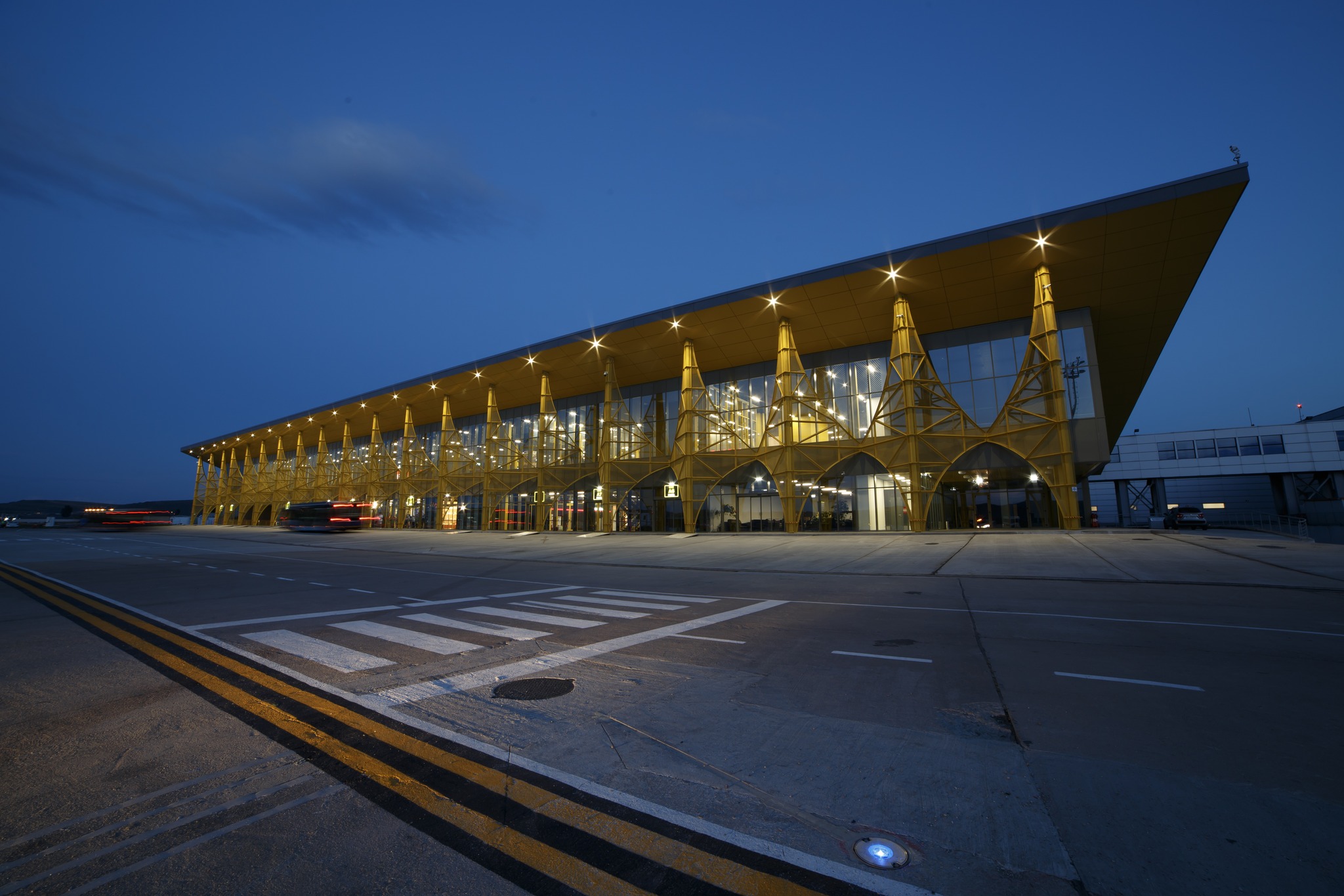O nouă companie aeriană va opera în premieră