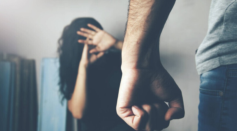 Tânără de 18 ani bătută cu bestialitate de concubin în Panticeu