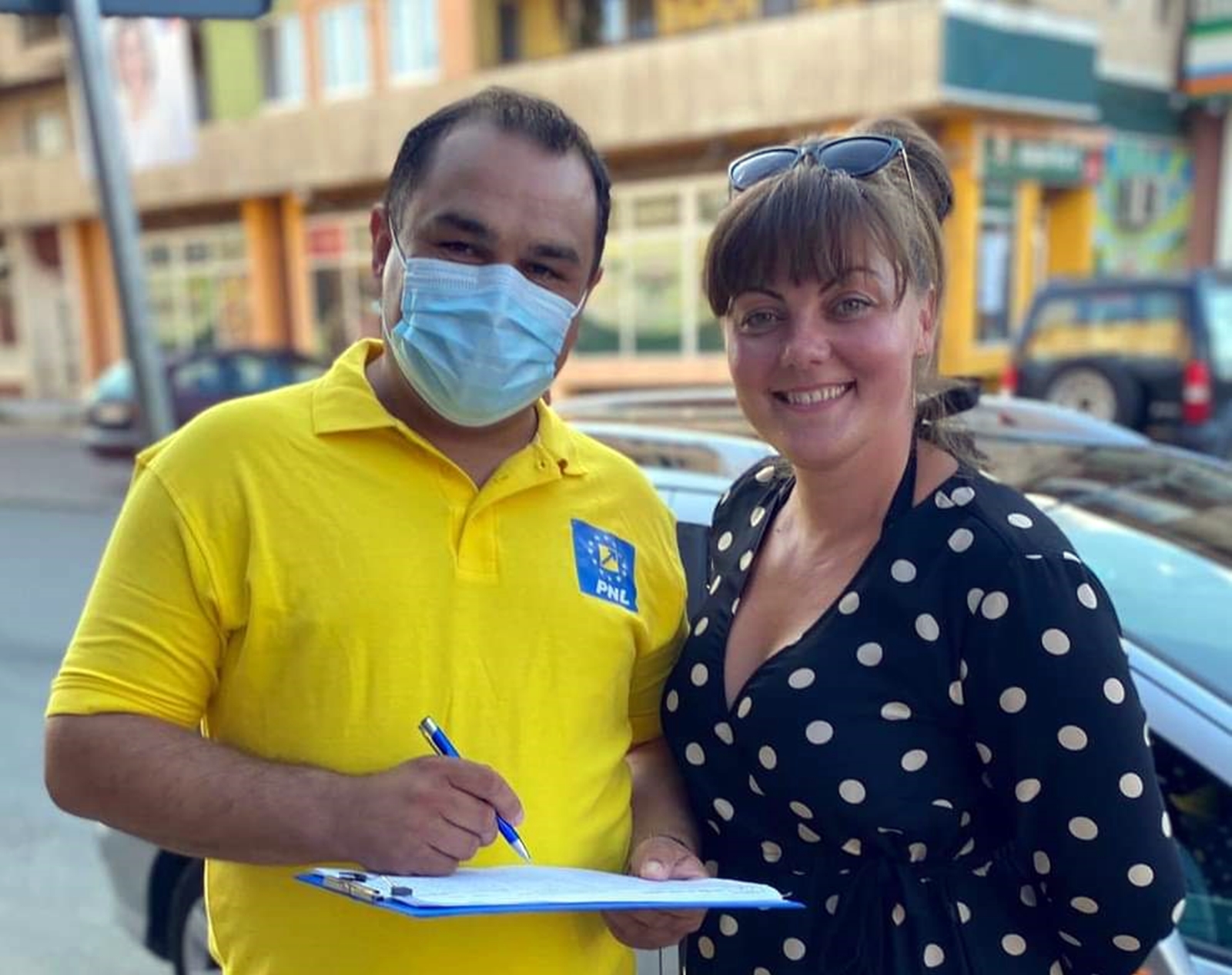 Primarul Gelu Topan și asistenta personală Alina Negrea.