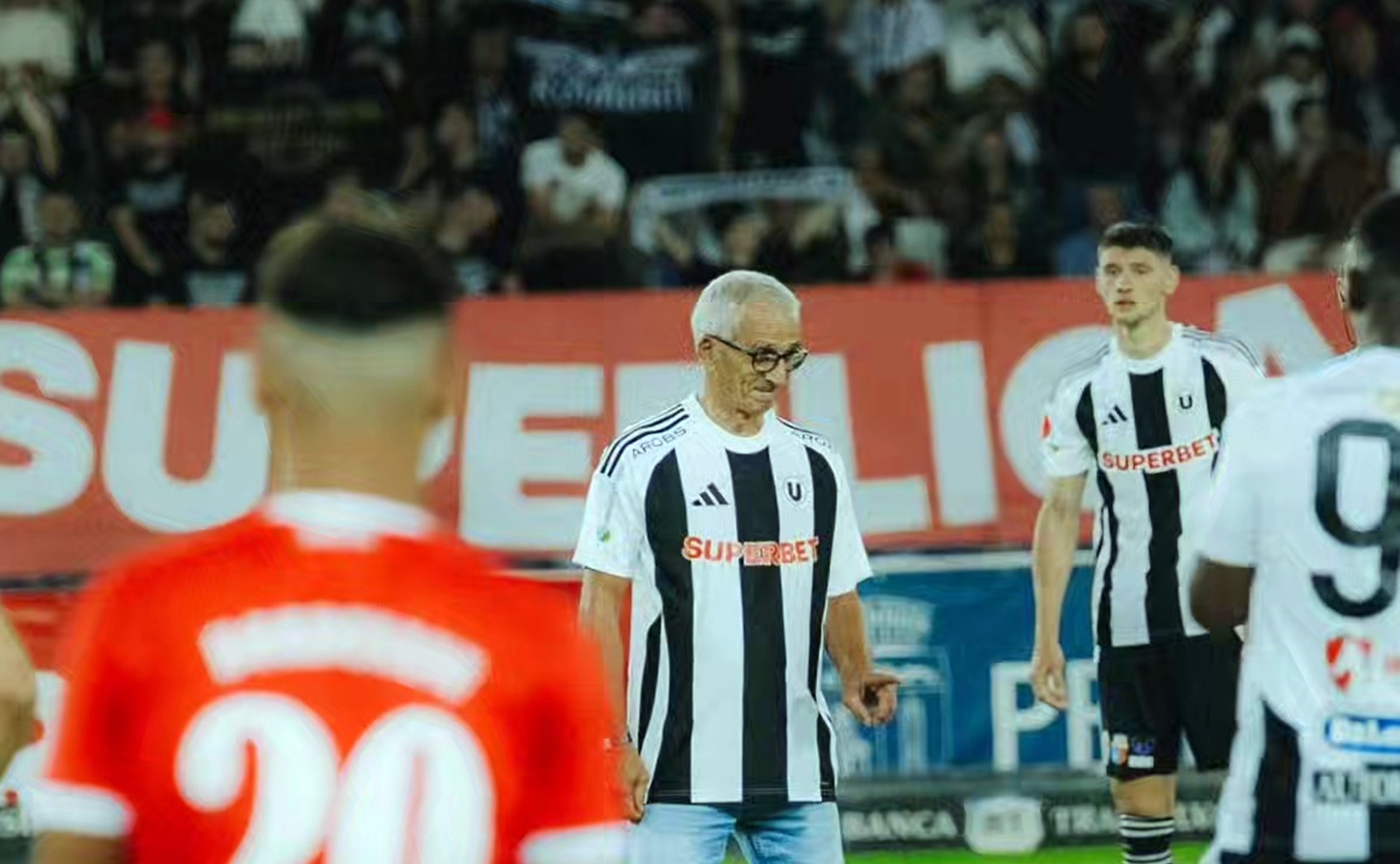 Tim Câmpeanu invitat să dea pasa de deschidere