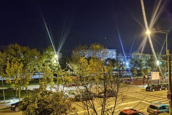 Iluminatul public pe malul Someșului dă rateuri tot mai des. Pâlpâie LED-urile ca la discotecă