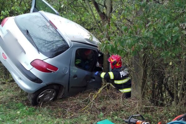 Pompierii clujeni au intervenit la un grav accident la Aghireșu