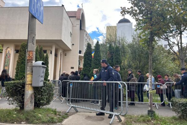 Coadă imensă la moaștele Sfântului Apostol Toma, aduse la Cluj