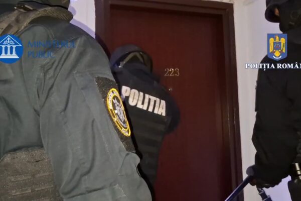 Mascații au descins la Cluj într-un dosar de înșelăciune în domeniul asigurărilor