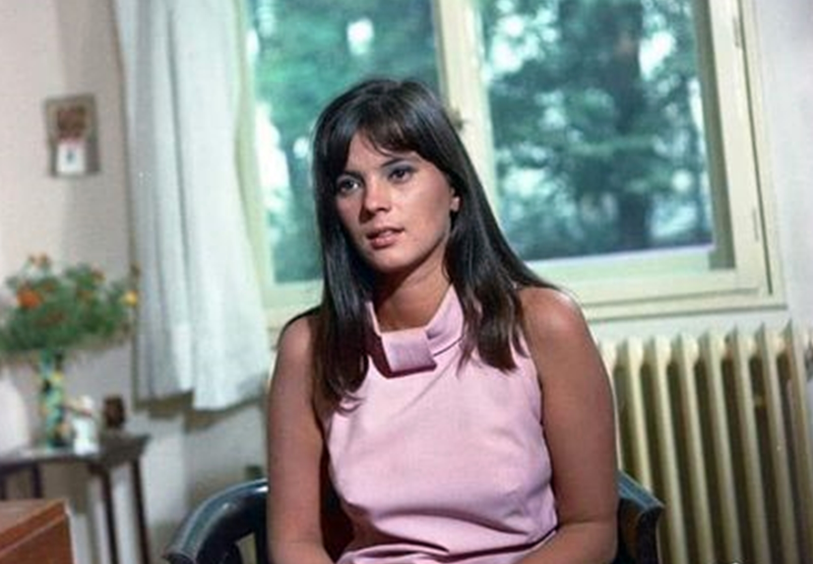 Reka Nagy în rolul ”tovareșei Angela” din Brigada Diverse