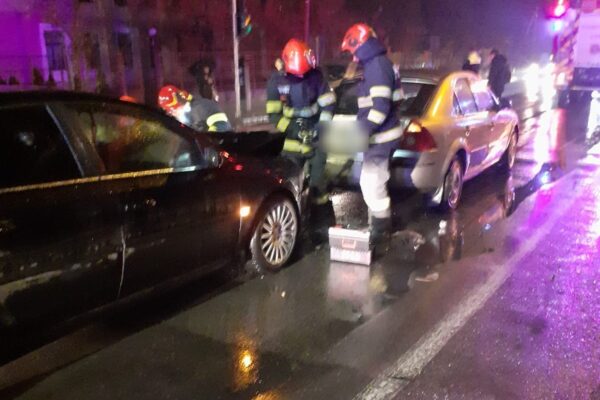 ACCIDENT între două mașini la Câmpia Turzii