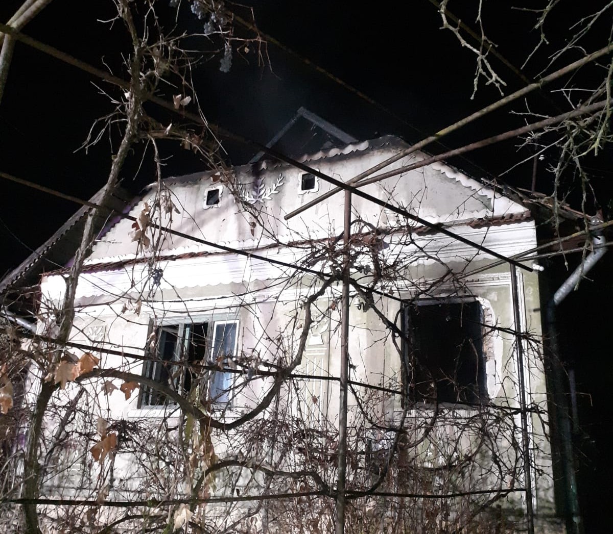 Acoperișul unei case din Vaida Cămăraș a luat foc