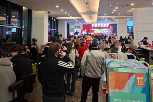 Isteria FRYDAY a cucerit Clujului. Cozi uriașe la Iulius Mall Cluj