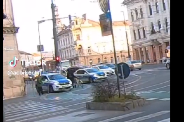 Echipajul de poliție din Cluj care a circulat pe trotuar a fost amendat. Legea-i lege pentru toți!