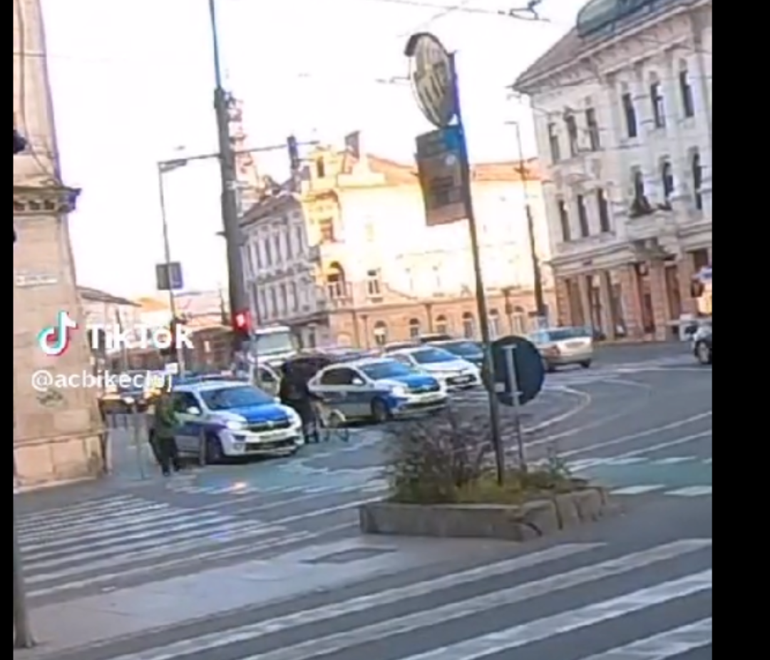 Echipajul de poliție din Cluj care a circulat pe trotuar a fost amendat