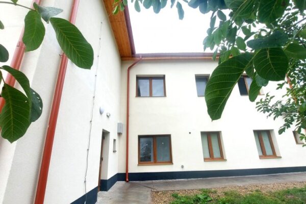 Vizită istorică în comuna Frata. Ministrul Sănătății vine să vadă dispensarul