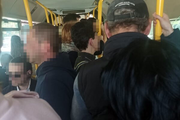 Așa se circulă spre Florești, îngrămădiți ca oile. Emil Boc îți place?