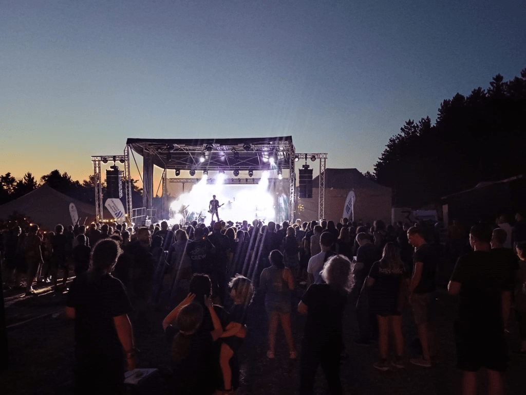 Rock-ul cucerește Camping Colina vineri seara