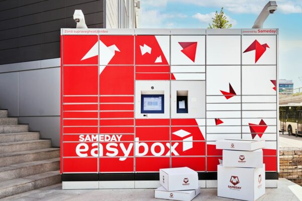 La Cluj, cutiile easybox se sparg într-o mare veselie. Trei cutii sparte în două zile