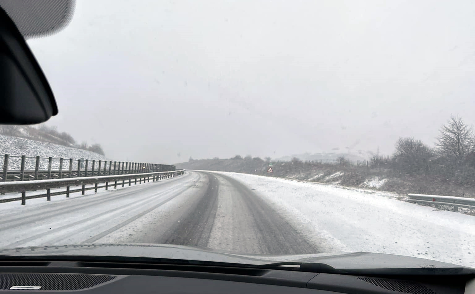 A10 a rămas necurățată de zăpada