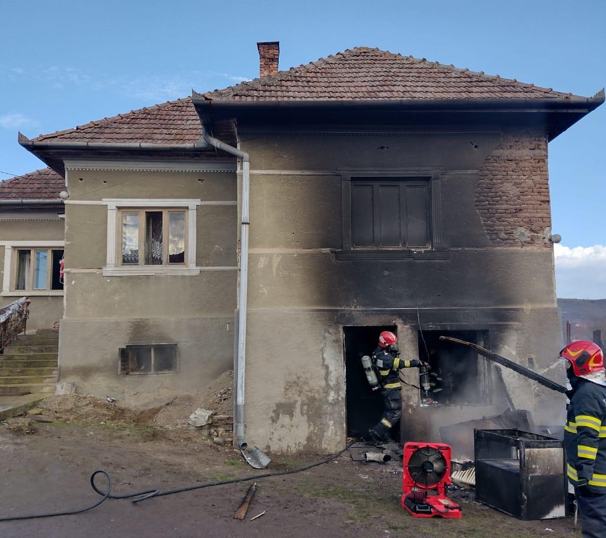Incendiu la o casă din Corușu