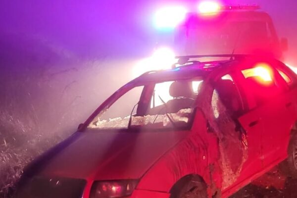 Autoturism ajuns pe câmp în urma unui accident lângă Cojocna