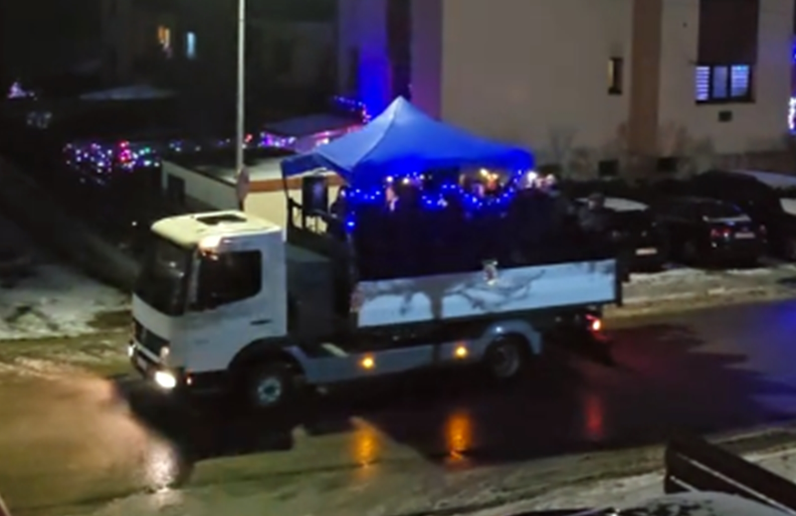 camionul cu colindatori