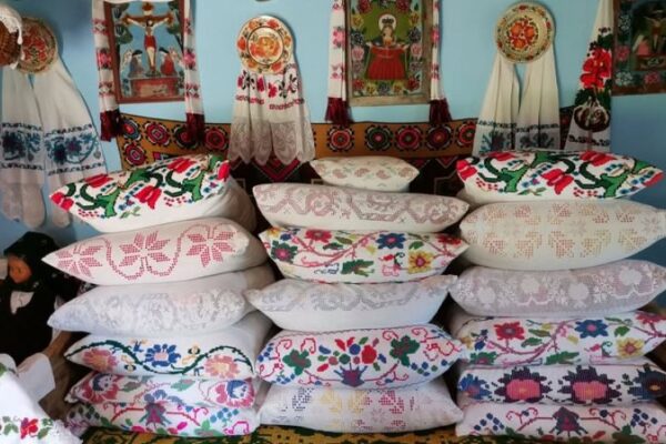 Ritualuri de iarnă în satele clujene. Cum pregăteau gospodinele casele pentru Crăciun?