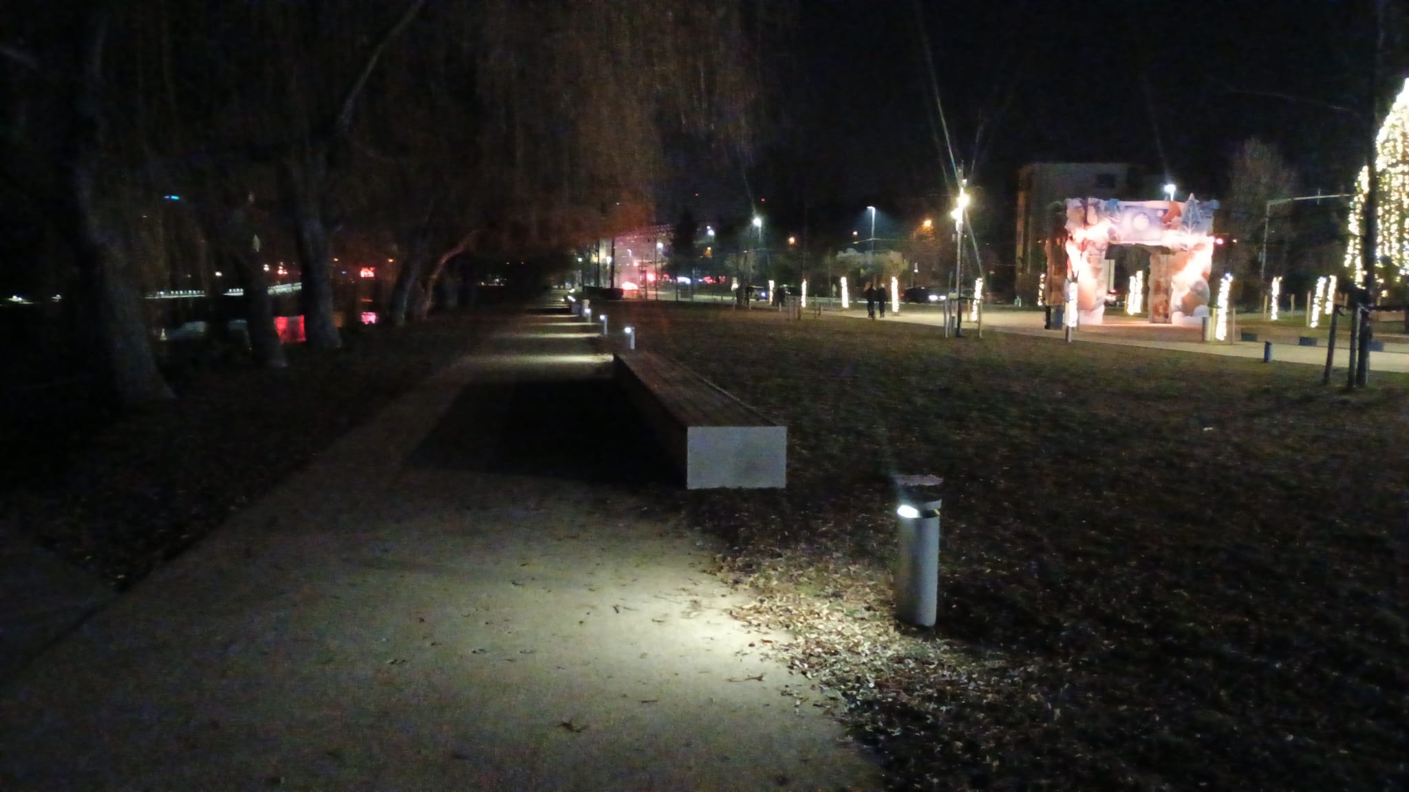 luminatul stradal a luat-o razna