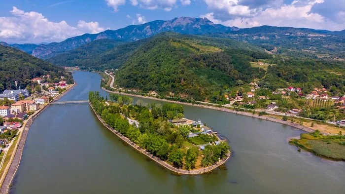 Unde este singura insulă locuită din România