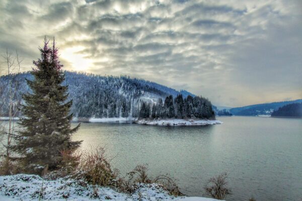 Imagini de poveste cu Lacul Beliș-Fântânele, la final de an