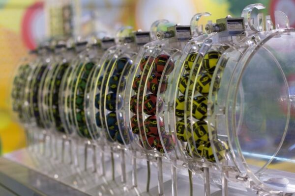 Trageri speciale la LOTO 6/49 de REVELION 2025. Programul agențiilor